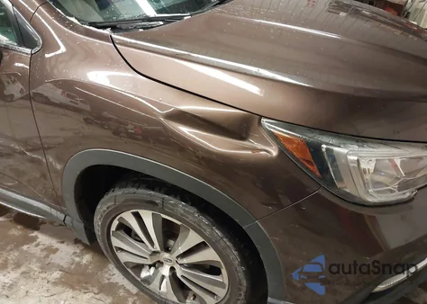 2019 Subaru Ascent Premium из США, поврежденный, VIN 4S4WMAED0K3420354